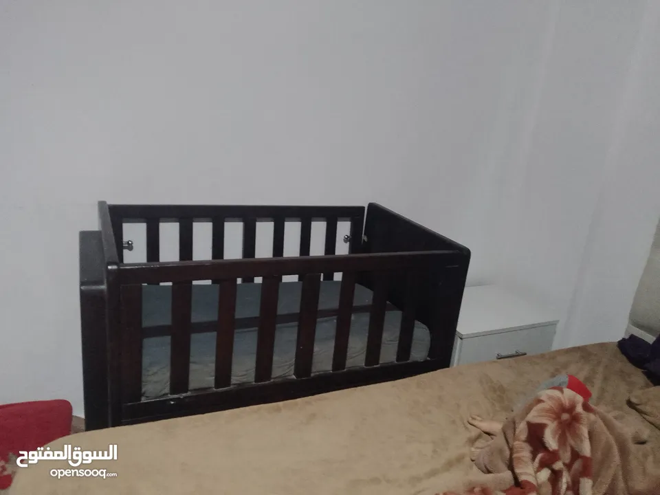 سرير اطفال بيبي خشب ذو جودة عالية
