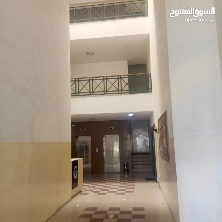 مكتب مميز مساحة 300 متر مربع للايجار بسعر مناسب