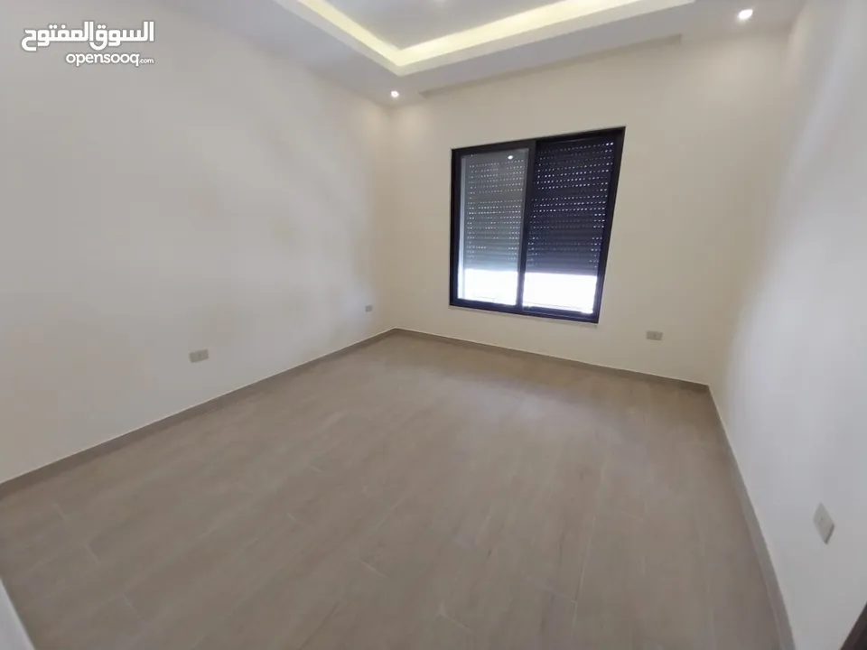 شقة غير مفروشة للإيجار ( Property 38690 ) سنوي فقط