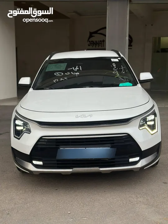 كيا نيرو لون ابيض