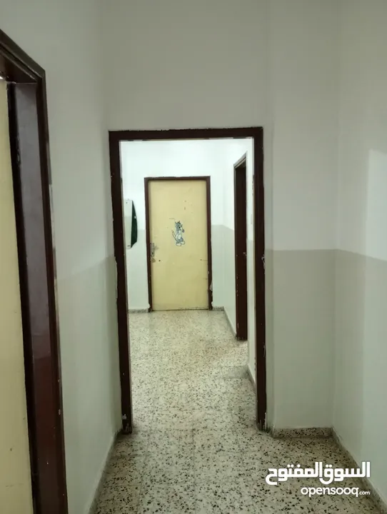 غرفة ضمن سكن شباب موظفين