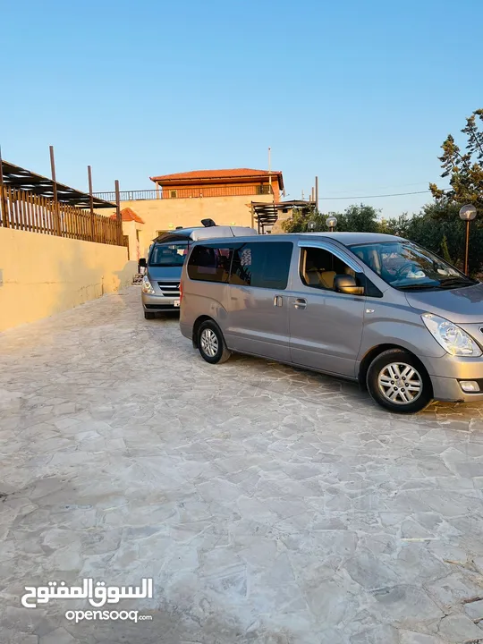 فقط مع السائق باص توصيل7 ركاب رحلات  استقبال من وإلى المطار جسر الشيخ حسين ،. Minivan recei