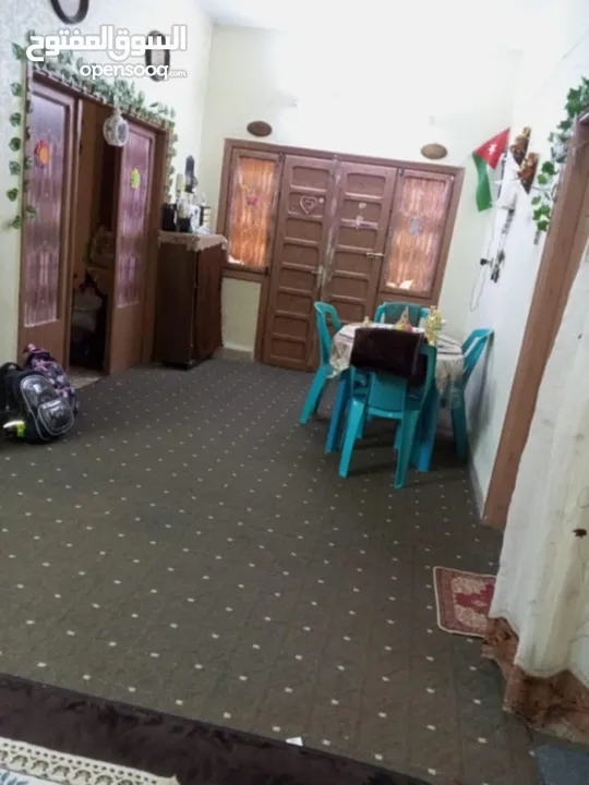 عمارة وسط السوق التجاري بين شارع السعادة وشارع الملك عبدالله