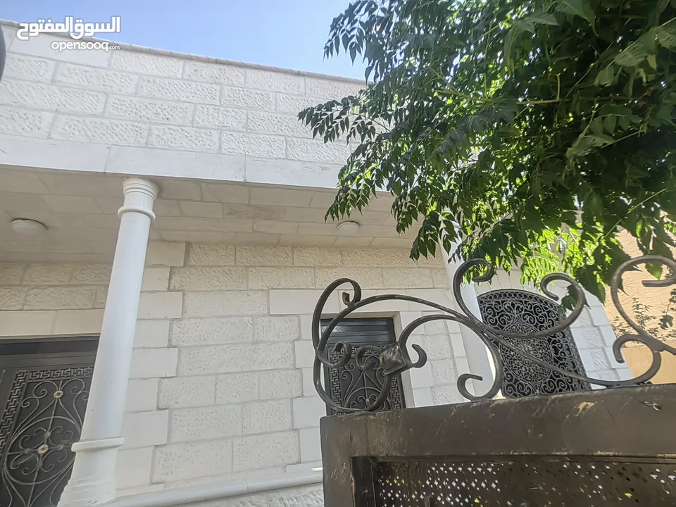 منزل حديث البناء للبيع بسعر مميز / محافظة البلقاء عين الباشا - الشويح الشرقي - حي الحرمين