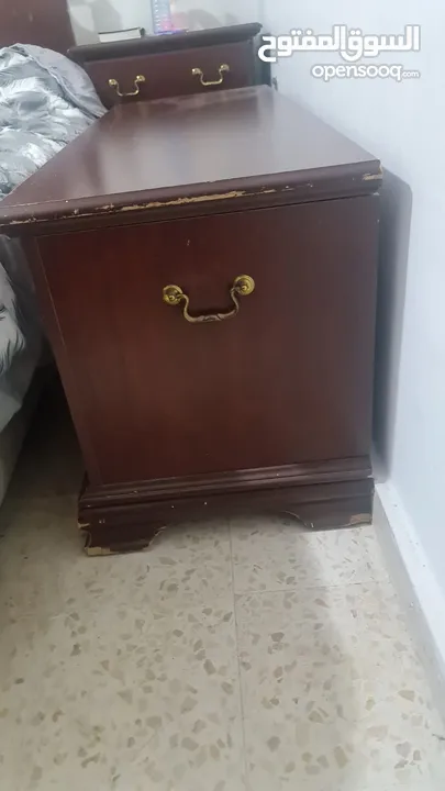 غرفة نوم شبابة بحالة جيدة