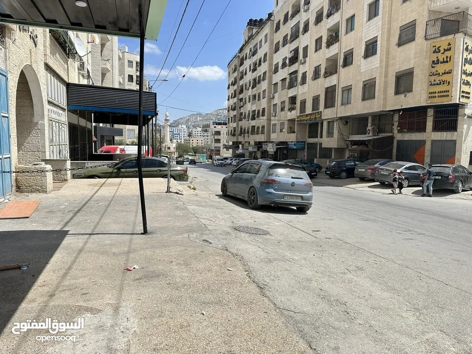 محل عظم في منطقة المعاجين على الشارع الرئيسي بالقرب من الصوالحي ماركت على مفترق طرق