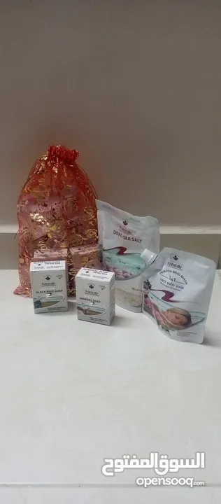 بكج منتجات البحر الميت الطبيعيه مكون من 4 قطع طينه البحر املاح البحر صابون البحر بكج هديه هدايا هدية