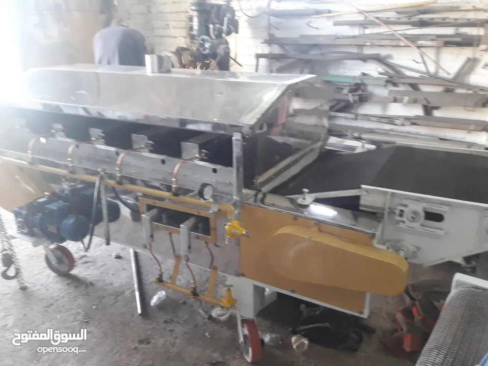 عده مخبز للبيع رقاقات جديده وفرن وعجانه وقطاعه