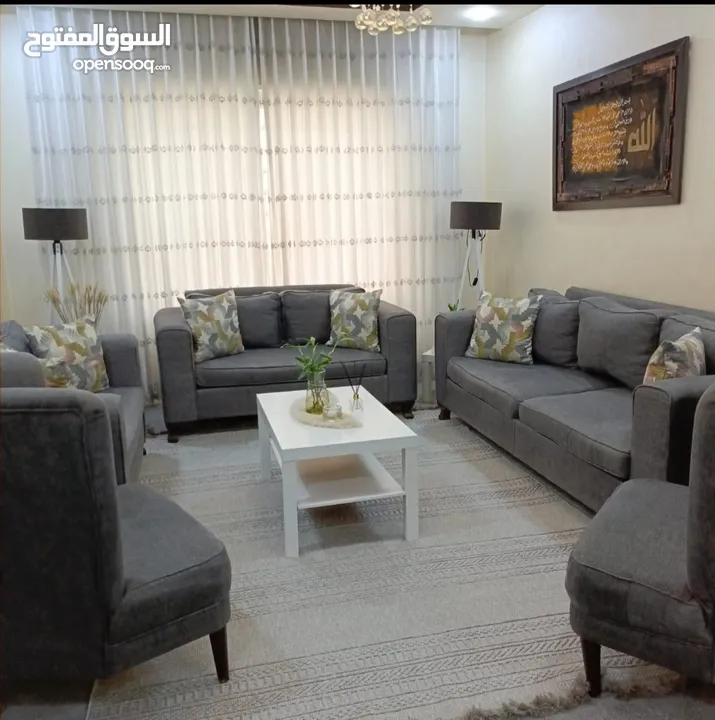 طقم كنب 9 مقاعد بحاله ممتازه مفصل تفصيل