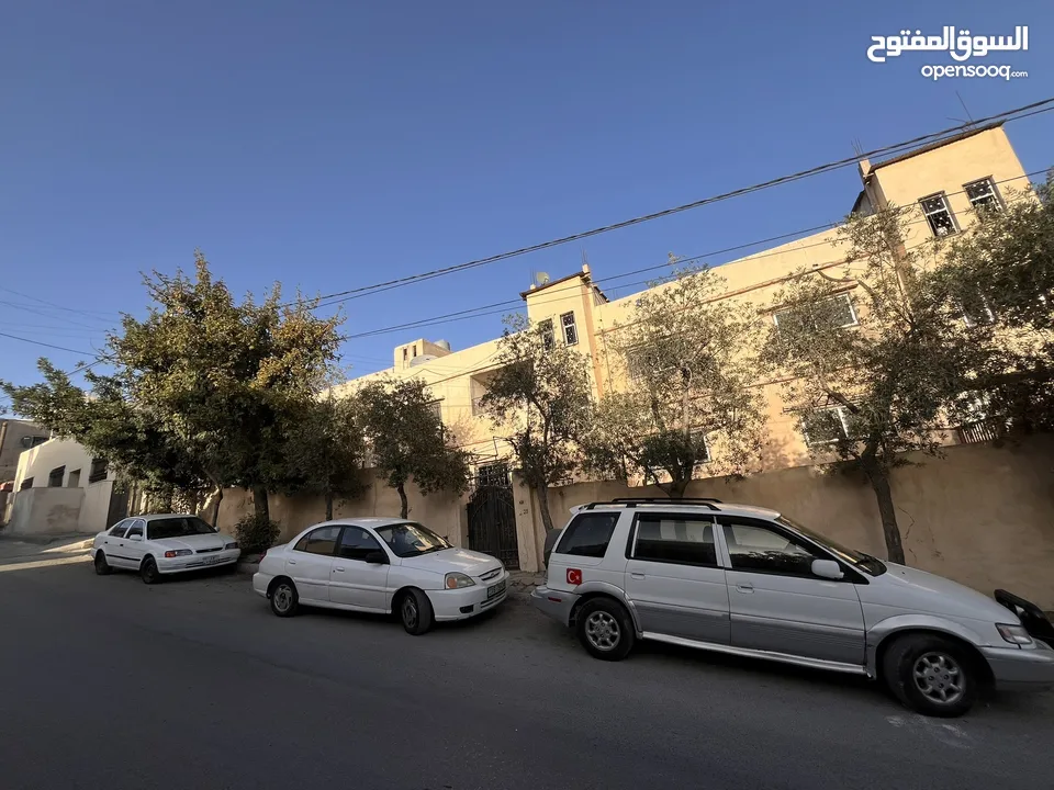 عمارة ثلاث طوابق + شقة ارضية عظم +تسوية  + كراج سيارات  للبيع