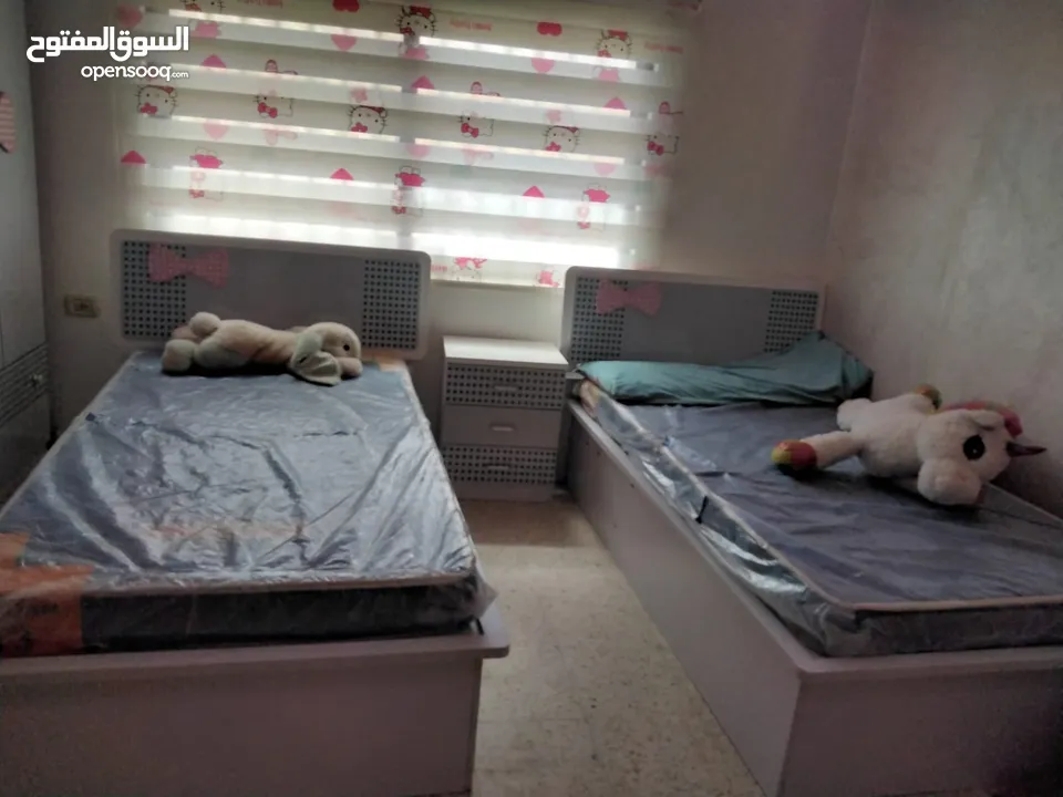 غرفتين نوم مستعمله وحده شبابي ووحده بناتي مع فرشاتهن استعمال خفيف جدا خشب لمنات