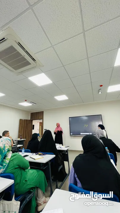 معلمة لغة عربية لغير الناطقين بها