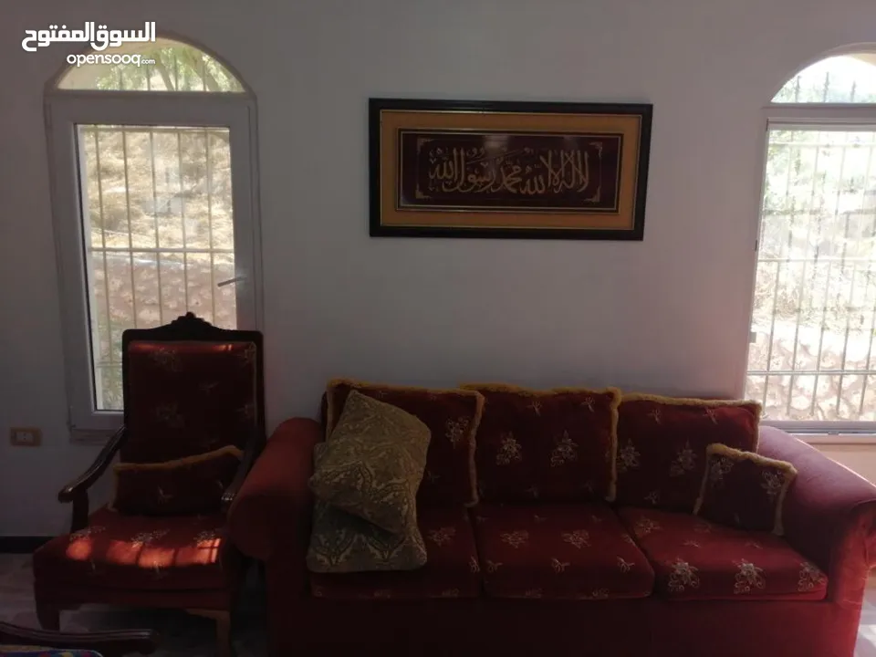 مزرعه مع بيت راقيه راس منيف موقع مميز مطله و بسعر مغري جدا