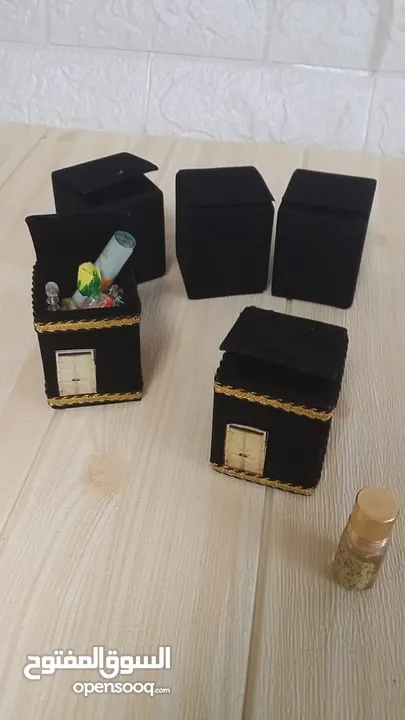 اكسسوارات ومواد للاشغال اليدوية ورد وشرايط وخرز واحجار للبيع بسبب تصفية الورشة