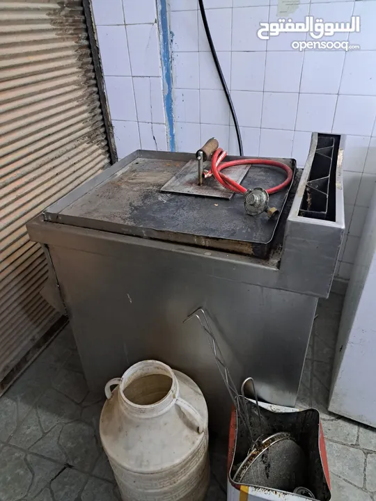 عدة مطعم  وسناكات ماكينات وفريزر