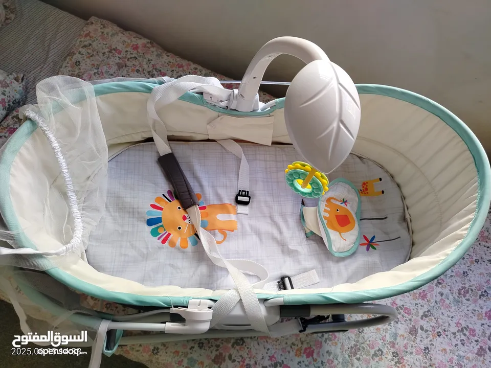 سرير بيبي مع هزاز