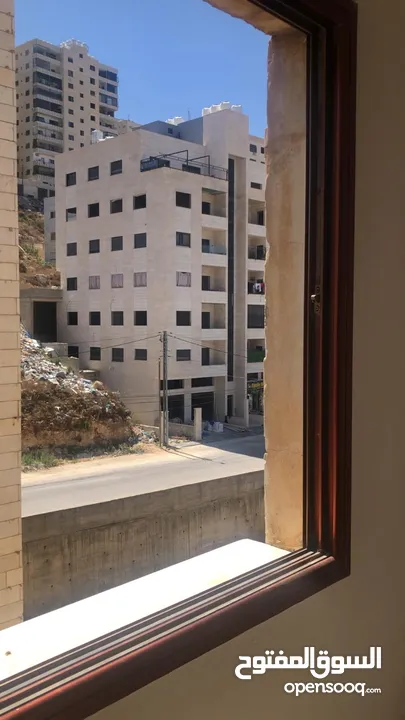 شقة مفروشة جزئيا للبيع نابلس - مساحة 100 م2