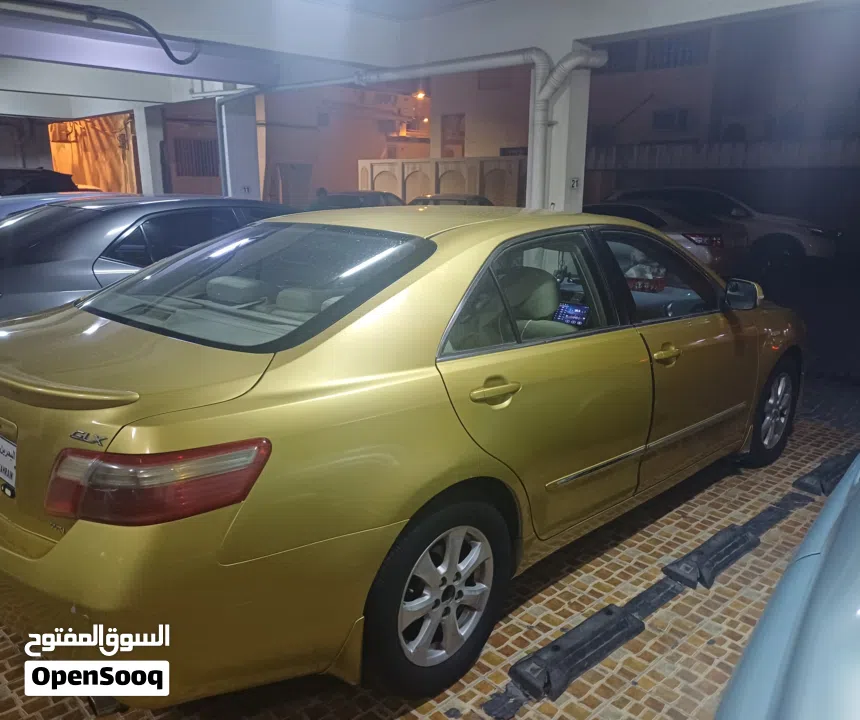 تويوتا كامري  2007  GLX  ذهبي تخشيبة وستارة خلفية  شاشة وكاميرا