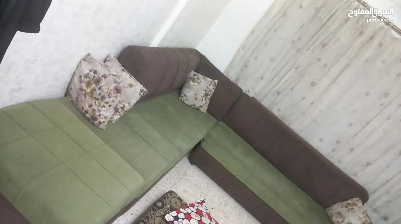 طقم كورنر 9 مقاعد زائد بفة فيو كسر بمقعد واحد للبيع بداعي السفر ب35 دينار