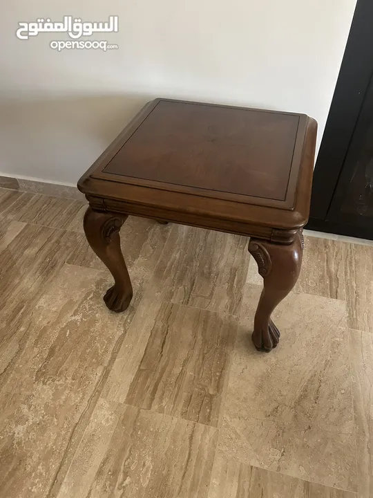 طاولة وسط مع طربيزات +كونسر
