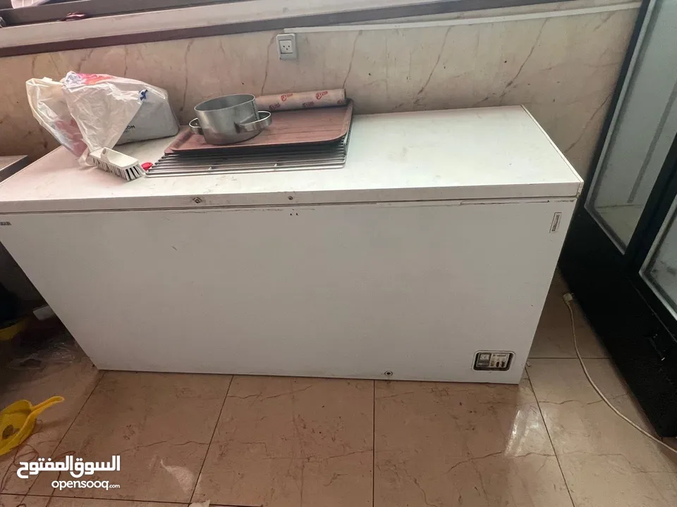 عدة مطعم وشاورما جاهزة للبيع شبه جديدة مع كفالتها