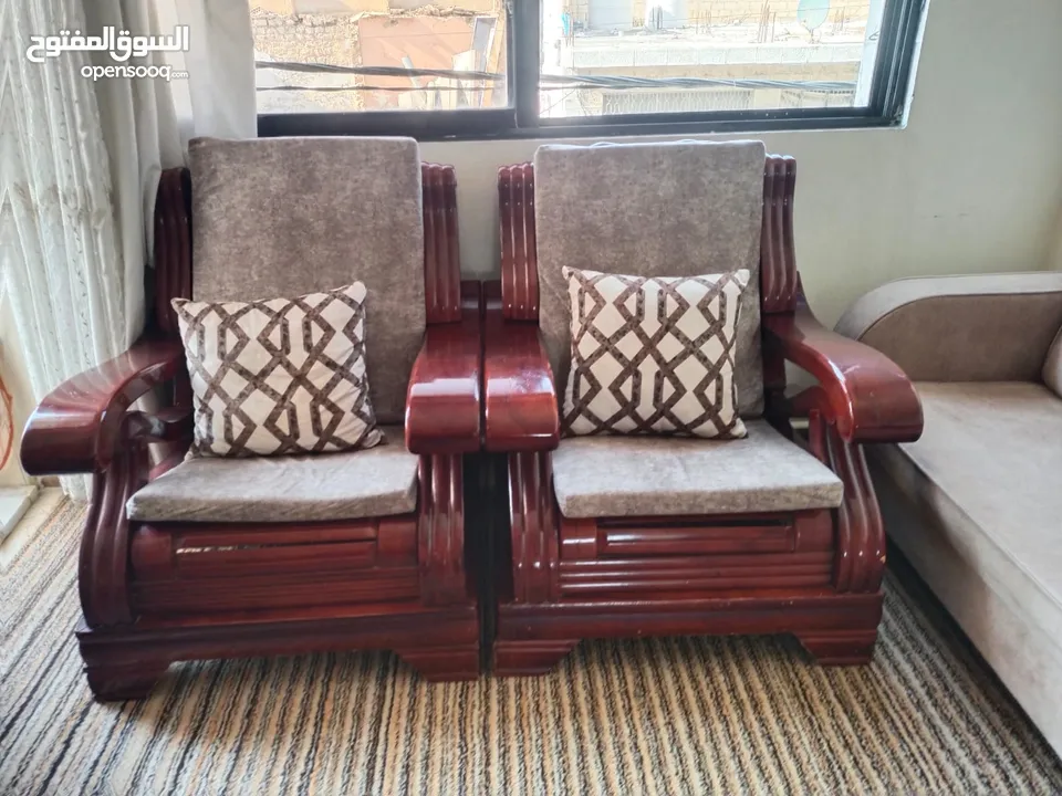 طقم خشب بحال ممتاز