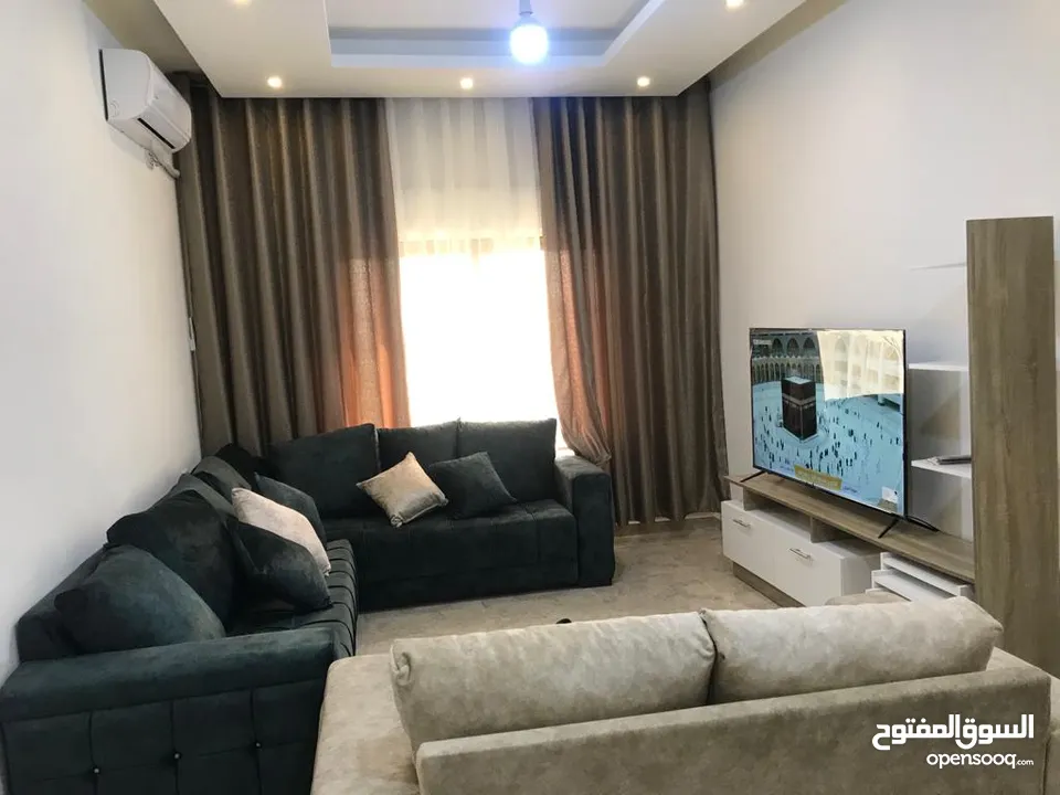 شقة راقية مفروشة للإيجار مقابل البوابة الشمالية - Modern furnished apartment for rent
