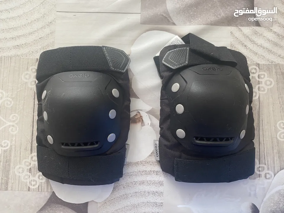 protective gear for skating and sports, knee pads, elbow pads, wrist pads.