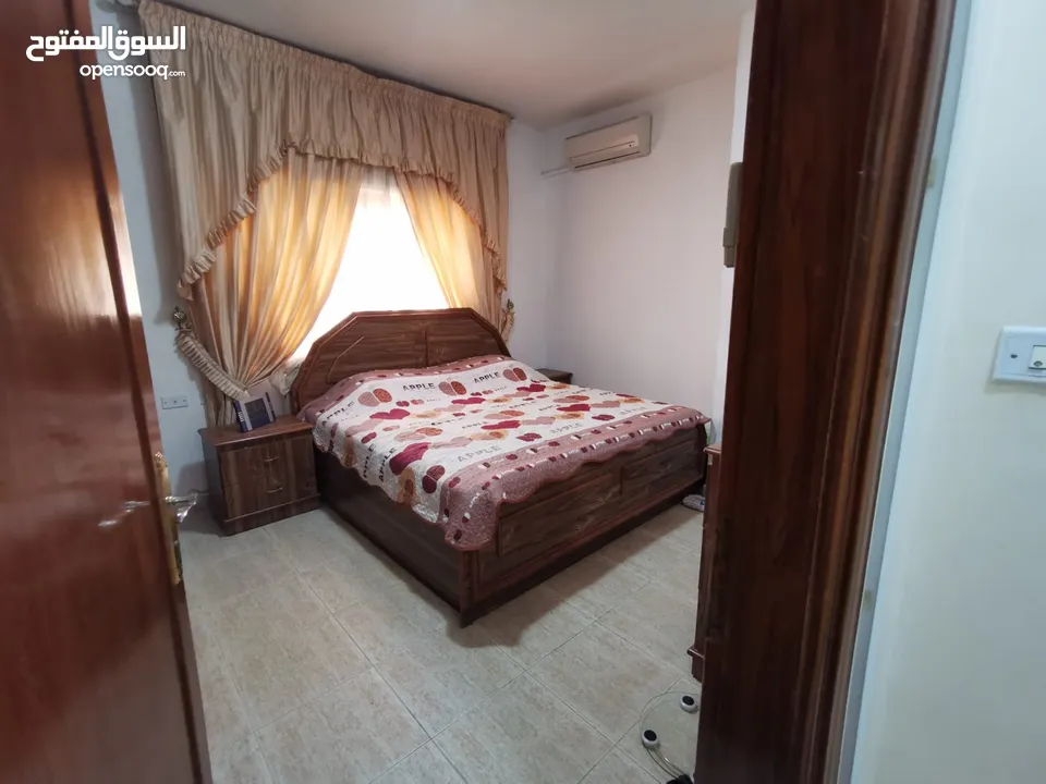 رقم 7* شقة ارضية مطلة على عبدون قرب الشرطة النسائية 135م2 لبيع او لايجار موقع مميز - ضاحية الياسمين