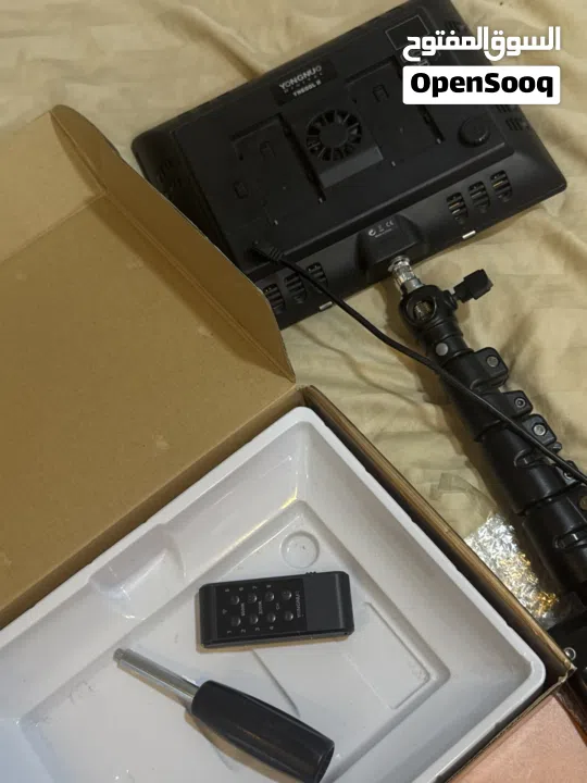 اضاءة تصوير من شركة yongnuo اصلي ب3 مختلف الألوان