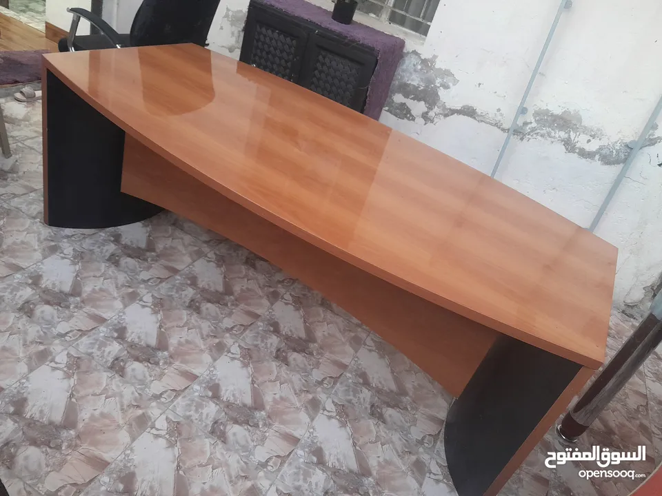 اثاث مكاتب بحالة الوكاله للبيع