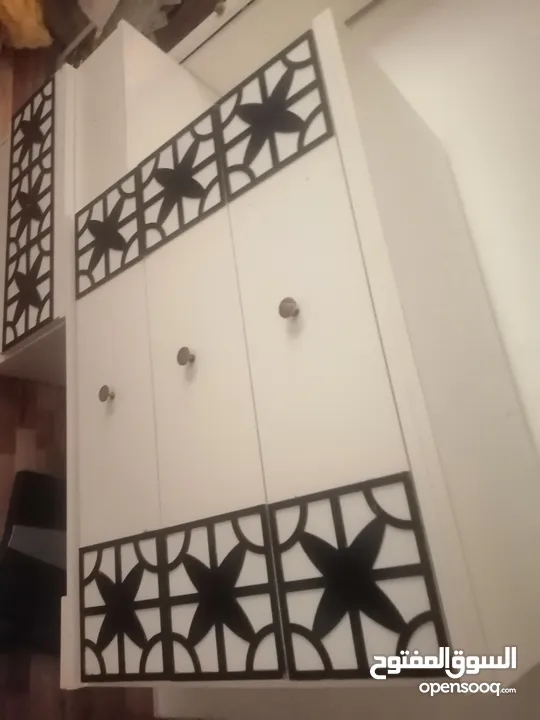 غرفة نوم ابيض جديدة وثقيلة وموديل جديد للبيع بداعي السفر