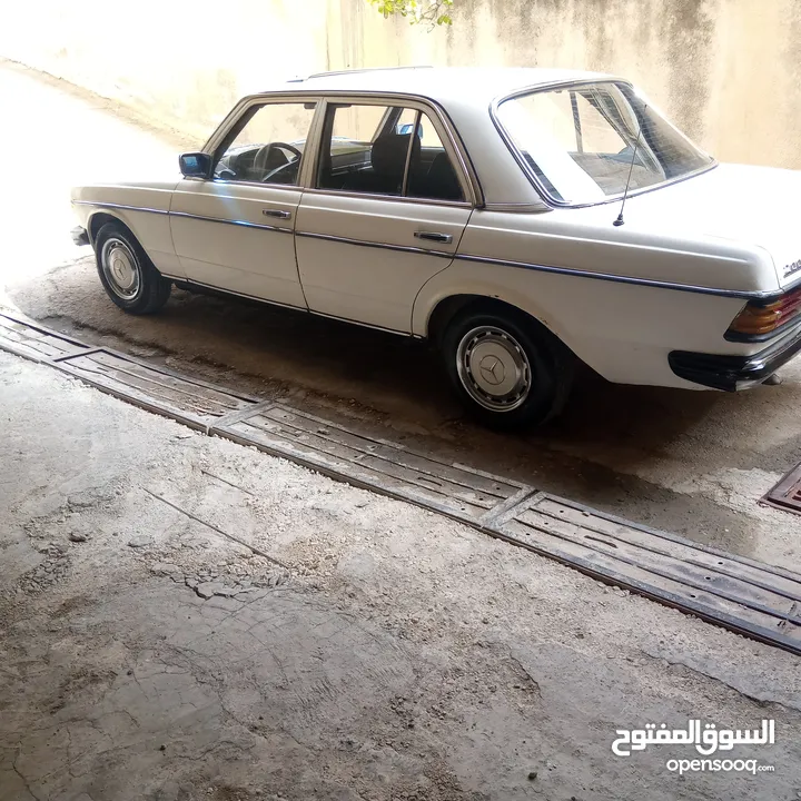 مرسيدس e200 لف (التواصل على الرقم الموجود داخل الاعلان فقط )