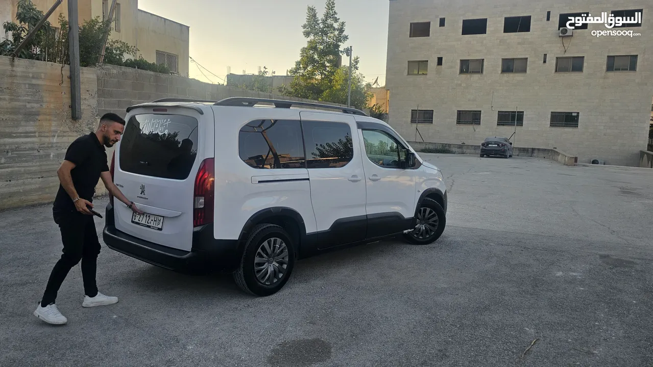 بيجو ريفتر 2023 رخصة ترخيص وتامين ل شهر 6/2026 تامين شامل  امكانية البيع دفعة وشكات مش ناقصها اشي فل