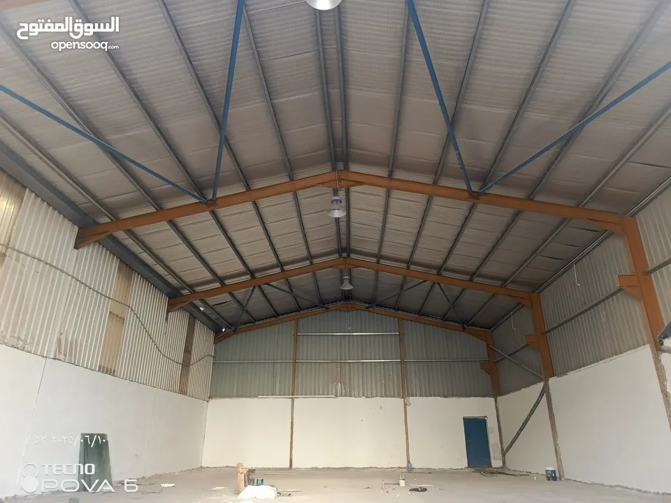 هناجر 300متر مع ساحة 700متر