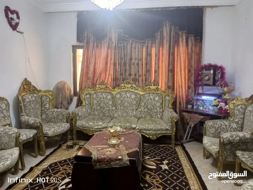 طقم لكنب لذهبي ب45 لكنب لخمري 3مقاعد ب10