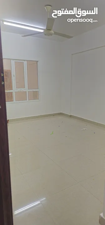 For rent, an apartment in Qurum, 3 rooms, price 340 riyals