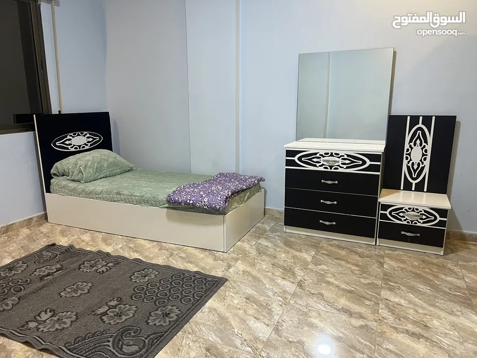 شقه مفروشه للابجار الزرقاء الجديده