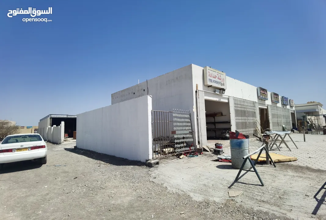 محلات للايجار في صناعية الطيب ولاية عبري مع مخزن وغرف