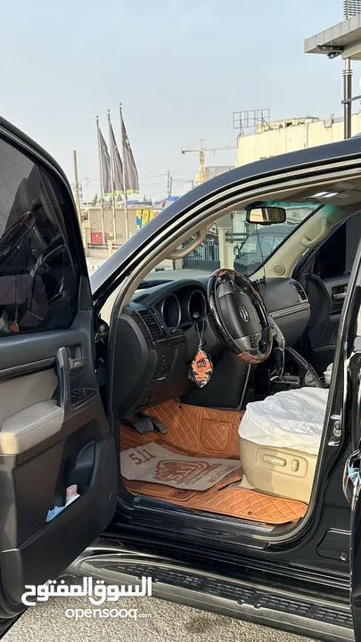 لاند كروزر 5.7 VXR  مميزة بنظافتها
