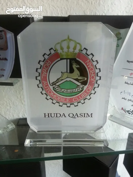 كؤوس وميداليات رياضية لكل أنواع الرياضة ذهبيه فضيه برونزيه معدن وبلاستيك وجوائز تذكارية