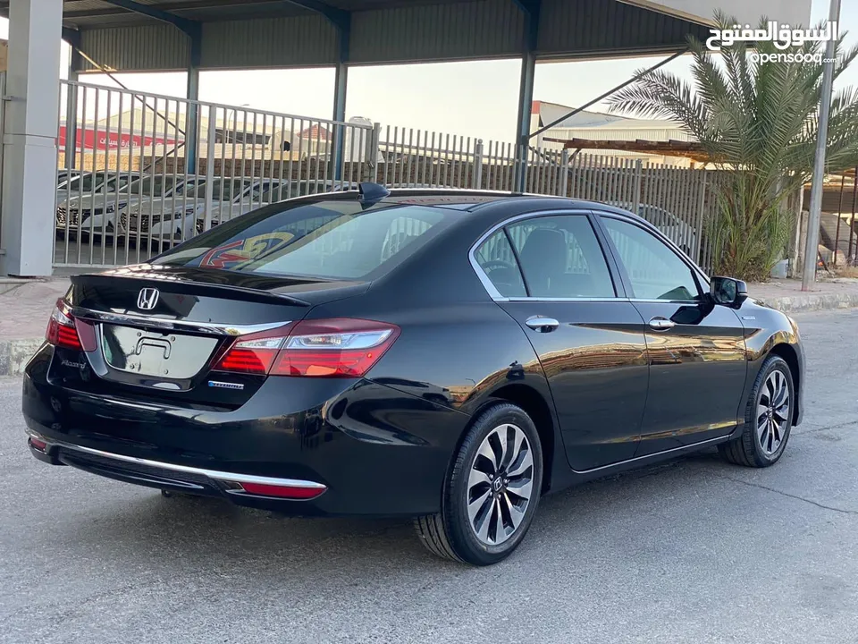 Honda Accord Hybrid clean title 2017 (حرة)