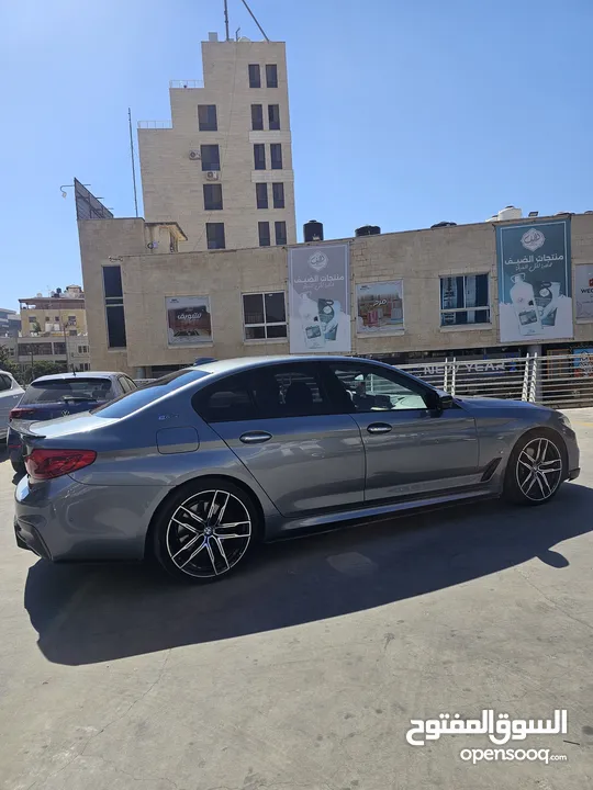 سيارة BMW فاخرة