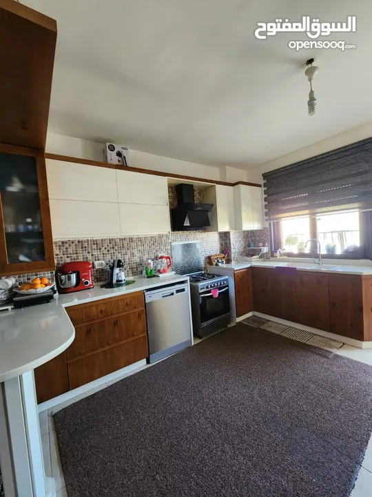 شقة للبيع في بيتونيا خلف نادي ملعب بيتونيا