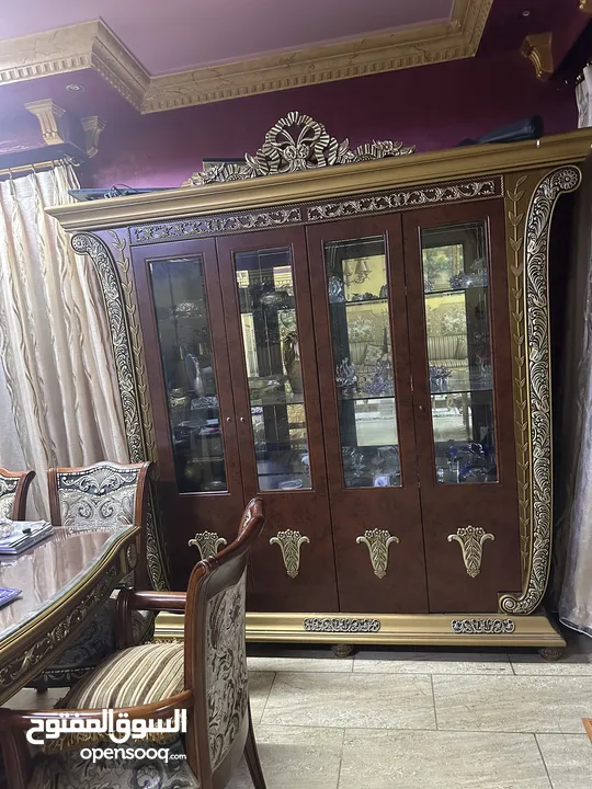 طاولة سفره مع لوح سكريت و 10كراسي مع بيرو ومع  وكومادينا  طقم مغربي مع طاولتين وسط خشب زان حفر