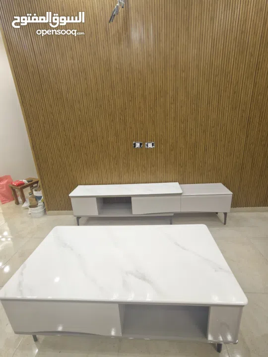 طاولة وسط مع مزنون