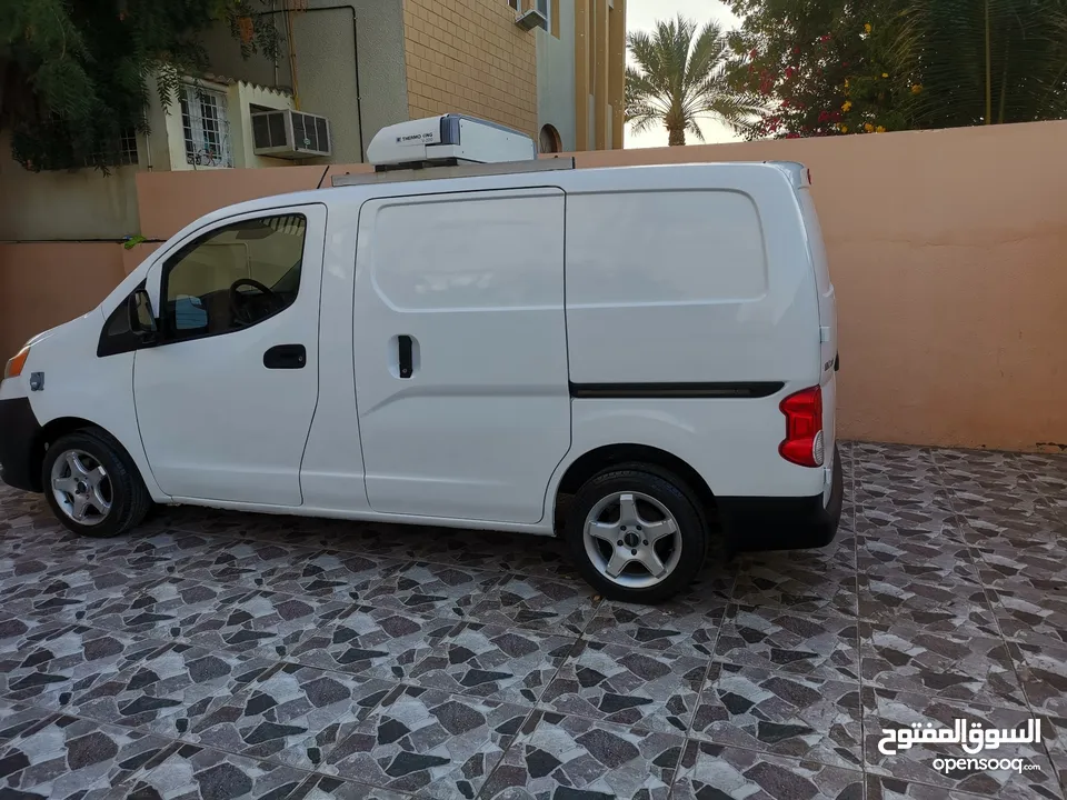 نيسان فان NV200