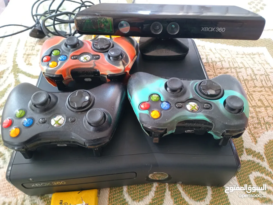 اكس بوكس 360 معدل مع 3 أيادي ومكتشفة العاب بسعر خرافي مع جميع اسلاكه ما عدا سلك البور السعر خرافي