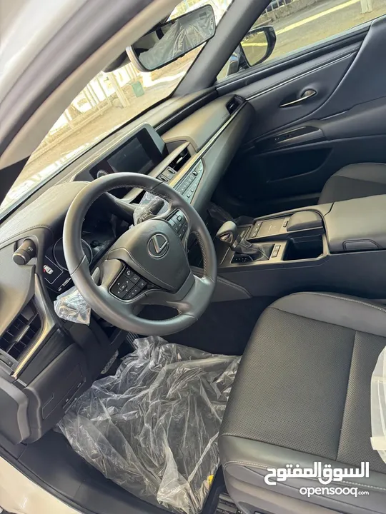 Lexus ES 300h 2021  لكزس هايبرد حره غير مجمركه ، البيع : مجمرك جاهز او بدون جمرك حره