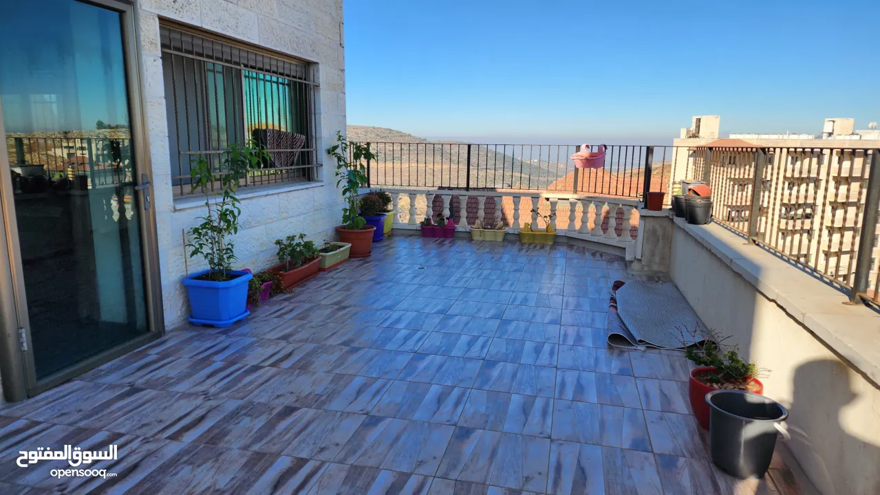 شقه روف للبيع في منطقه هادئه مطله في بيتونيا قرب مدارس نور الهدى من المالك مباشرة وبدون عموله